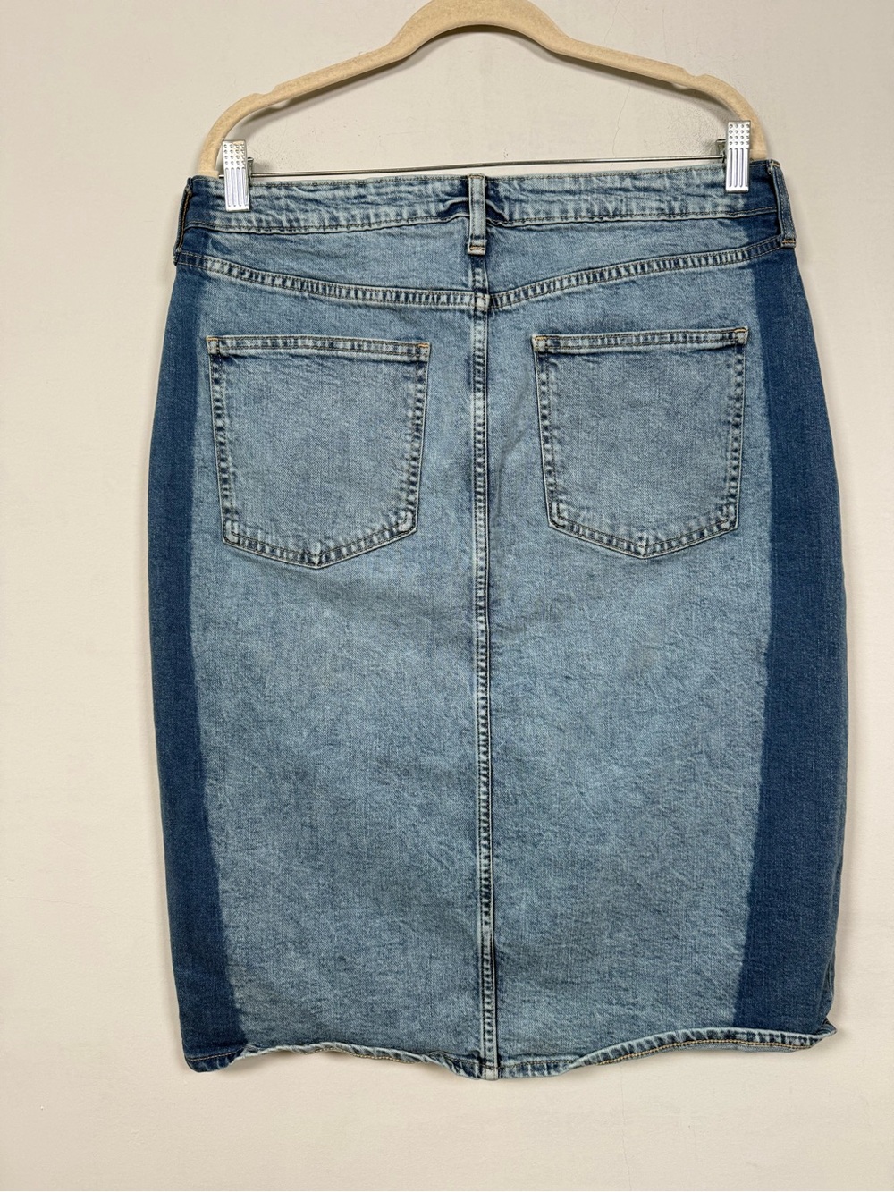 Gap Women's Two-Tone Denim Slit Hem Pencil Skirt, Size 12, Great Condition - Picture 4 of 7